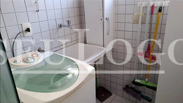 apartamento com suit, sala de estar, banheiro e lavabo